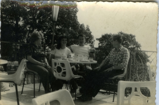 Iz albuma uspomena iz DDR-a: s djevojkom Silviom Zeugner i njenim roditeljima u odmaralištu blizu Jene
