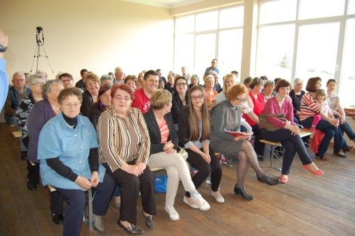 Brojni mještani Dragoslavca došli su na priredbu u čast majkama