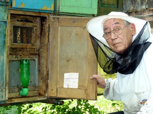  Iz profesije u pčelarstvo prenijete su "politehničke" vještine, pa se u pčelinjaku ima "tehničkih dosjetki"