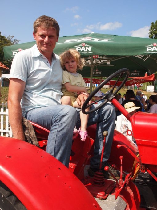 Hrvojeva kći Lucija obožava vožnju traktorom