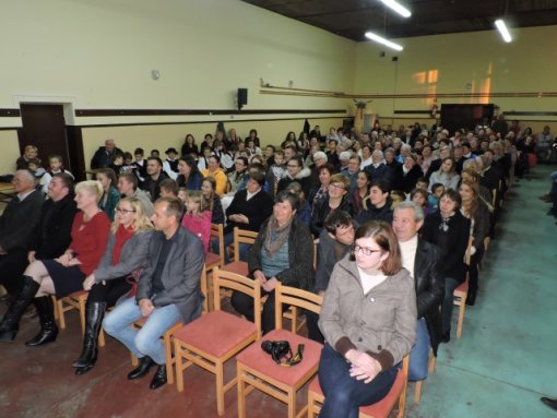 Mnogobrojna publika ispunila je dvoranu Društvenog doma Podturen   