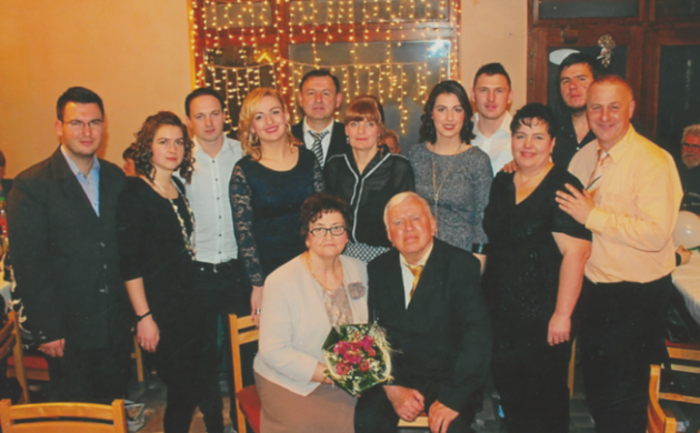 Mila i Stjepan Posedi s obitelji