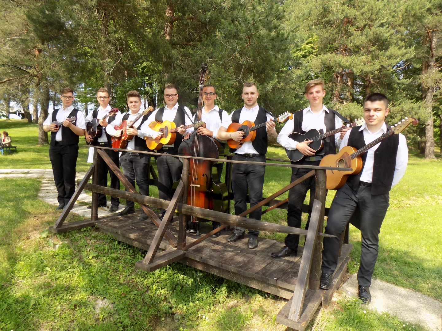 Tamburaši Zasadbrega Proba u prirodi